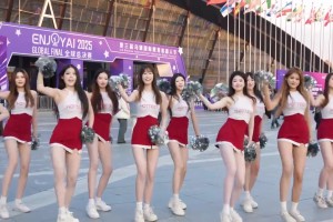 看來選人有嚴(yán)格的標(biāo)準(zhǔn)！浙江蕞紅啦啦隊(duì)的齊舞！滿屏的大長(zhǎng)腿~