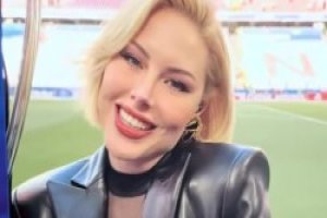 小起來真好看~奪歐冠送一個美女主持人嘛，我被勾魂了~