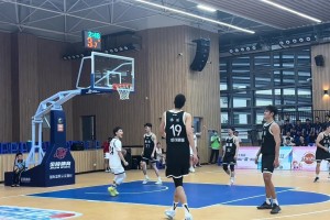 頂級(jí)中鋒對(duì)決！徐杰單挑徐昕 騎馬射箭打板得分