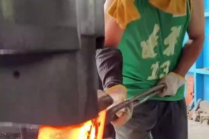 穿著郭艾倫球衣打鐵？哥們你太有才啦