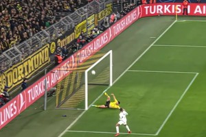 一夫當(dāng)關(guān)，萬夫莫開！聚勒這腳世界級解圍，真的太帥了！