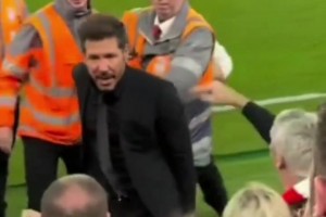 火氣真大?。∏蛎詫嵟奈髅赡岷屠锲智蛎詻_突