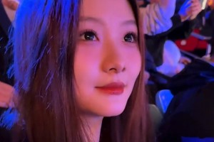 想當虎王的女婿！虎王孫軍的女兒現(xiàn)場看老爸打球 顏值太高了吧~