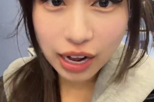 大老師在球場安檢時被問到是否18歲，安保解釋：不到18不搜身