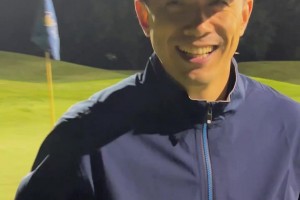 牛??！趙繼偉打高爾夫球直接一桿進洞 引發(fā)一陣驚呼~