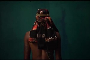 這……被綁架了就眨眨眼！奧利塞的“性感”廣告！