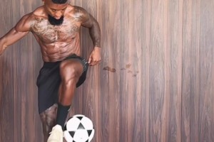 澤羅伯托這身材太炸裂，原地秒殺多少職業(yè)球員的身材啊