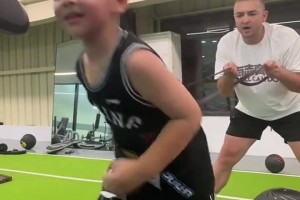 西熱兒子訓(xùn)練時(shí)狂喊爸爸救命！西熱：想不想打NBA！