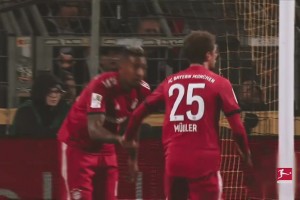 拜仁球迷：人們只記得他被梅西晃倒，卻忘了他在場上的拼盡全力！