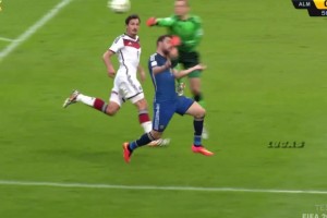 若讓你評(píng)選門將歷史前三，會(huì)有他的名字嗎？