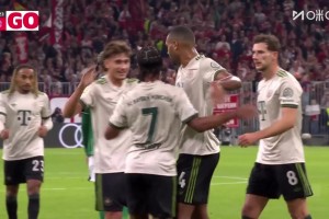 拜仁1-0領(lǐng)先！奧利塞右路傳中，塔腳后跟打門折射入網(wǎng)！