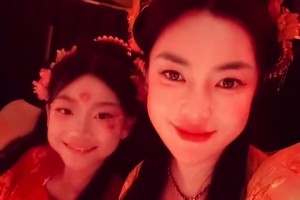 還是挺美的哈！劉維偉前妻帶女兒身穿漢服體驗(yàn)宮廷玉液酒~