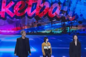 有才哈！郭艾倫和王思雨在微博之夜現(xiàn)場(chǎng)跳刀馬刀馬~