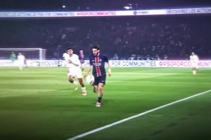 無邊落木蕭蕭下！K77同樣是個左右腳均衡的盤帶大師！