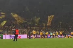 外戰(zhàn)大黃蜂！歐冠主場(chǎng)戰(zhàn)勝對(duì)手，多特賽后球迷互動(dòng)環(huán)節(jié)！