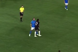 拜仁球員從未有過的松弛感！奧利塞在大比分領(lǐng)先后模仿安東尼轉(zhuǎn)圈