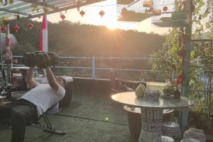 自律戰(zhàn)神！劉玉棟：夕陽(yáng)下 健身達(dá)人