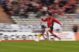 別讓記憶塵封！德甲官博：中國戰(zhàn)神楊晨曾征服德甲