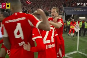 小貝林門前解圍失誤！奧利塞跟進鏟射破門！拜仁2-0領(lǐng)先多特！