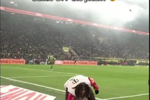 一身反骨！詼諧一刻：奧利塞大戰(zhàn)多特蒙德工作人員！