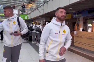 南下！多特蒙德抵達慕尼黑的視頻！飛機是真帥啊！