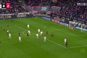 拜仁小孩哥太猛啦！17歲卡爾世界波破門，拜仁3-0領(lǐng)先