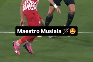 這平衡性！慢鏡頭欣賞穆西亞拉連過三人打入進(jìn)球！