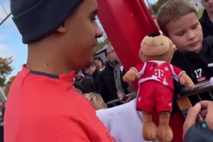 小穆日常營業(yè)！穆西亞拉：這點控場能力，我還是有的！