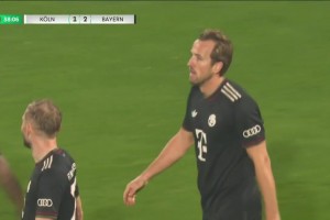 這球漂亮！凱恩禁區(qū)內(nèi)小角度轉(zhuǎn)身打門得手！拜仁2分鐘2球反超！