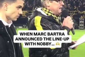 氛圍太好了！名場(chǎng)面：隊(duì)草巴特拉與諾比大叔播報(bào)多特首發(fā)名單！