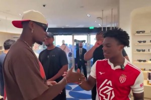 吃醋了！當(dāng)博格巴妻子看到博格巴和甲亢哥做夫妻專(zhuān)屬親密手勢(shì)！