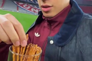 拜仁：搞定小鹿，只需要椒鹽餅干棒即可！