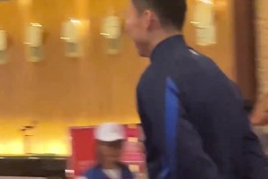 勁敵見(jiàn)面！哈哈哈哈哈