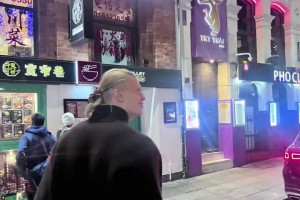 吃不完打包帶走！哈蘭德去吃中餐和粉絲一起合影！