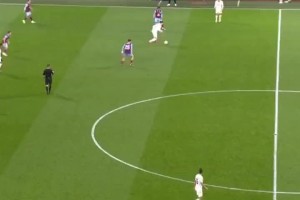 隊草和B費的這次連線，和魯尼傳范佩西那次有異曲同工之妙