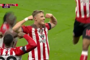 8場連續(xù)零封金身告破！巴拉德亂戰(zhàn)前插破門，阿森納0-1落后桑德蘭