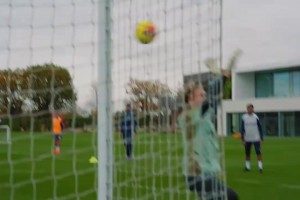 直擊熱刺訓練備戰(zhàn)對陣紅魔！大伙有說有笑看起來很輕松呀~