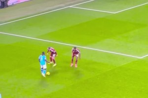 這下也太快了！球迷實拍多庫輕松過掉布拉德利+赫拉芬貝赫兩人