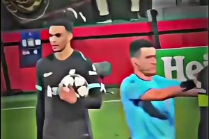 重溫薩拉赫拒讓點給阿諾德，網(wǎng)友：強顏歡笑卻可能已動了離開的心