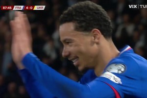 ?；倏送粕淦崎T！攻入國家隊處子球！姆總禁區(qū)內(nèi)橫傳送助攻！