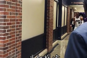 “命運(yùn)的捉弄～威少開賽三戰(zhàn)雷霆皆敗，威少眼神里只剩無奈“