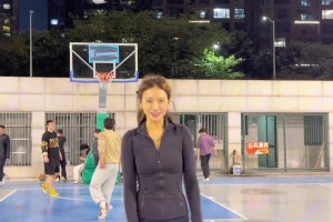 籃球網(wǎng)紅石一童曬野球場(chǎng)進(jìn)球視頻配文：今天打得確實(shí)有點(diǎn)火熱！~