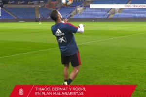 簡(jiǎn)直就像踢毽子！蒂亞戈、貝爾納特、羅德里當(dāng)年的超遠(yuǎn)長(zhǎng)傳練習(xí)！