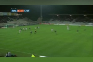 簡(jiǎn)直無(wú)解！小儒尼尼奧中圈附近任意球直接轟進(jìn)！