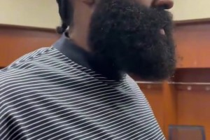 眼神都沒(méi)光了！哈登采訪無(wú)奈搖頭：現(xiàn)在缺兵少將 誰(shuí)能上就上吧