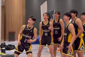 沒(méi)看懂，廣東女籃這是跳啥舞呢？