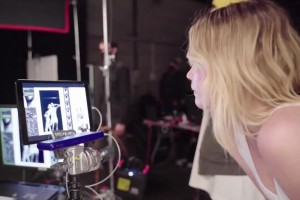 這活不好干！內(nèi)馬爾此前和模特一起拍內(nèi)衣廣告！