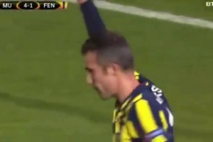 范佩西重返老特拉福德球場(chǎng)攻破曼聯(lián)球門，贏得全場(chǎng)球迷掌聲