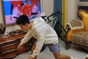 小孩哥說(shuō)自己在模仿東契奇，你們覺(jué)得像嗎