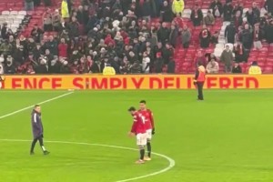 沒能贏下比賽！終場(chǎng)哨響后，B費(fèi)非常憤怒